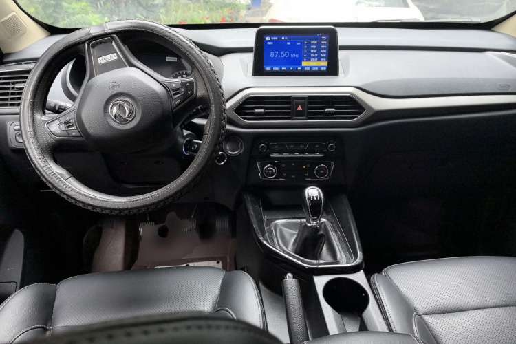 Used Dongfeng Fengon S560 2018 1.8L Manual Urban Model 5 Seats Center Console