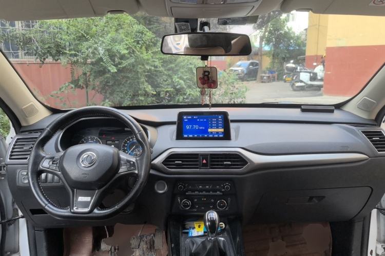 Used Dongfeng Fengon S560 2018 1.8L Manual Comfort 7-Seater Center Console