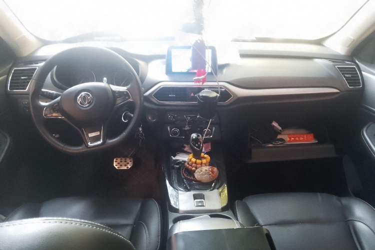 Used Dongfeng Fengon S560 2018 1.8L CVT Elite Model 7 Seats Center Console