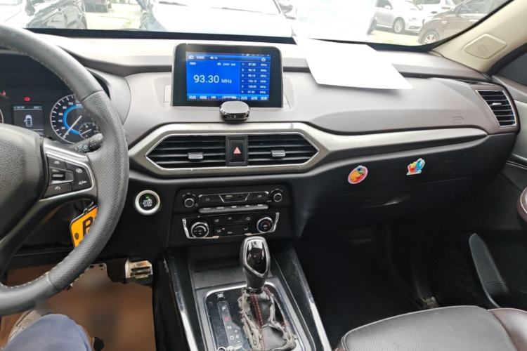 Used Dongfeng Fengon S560 2018 1.8L CVT Smart Connect 7-Seater Center Console