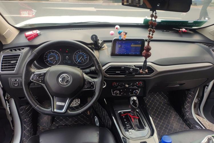Used Dongfeng Fengon S560 2018 1.8L CVT Prestige Model Center Console