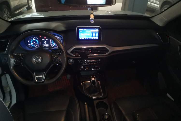 Used Dongfeng Fengon S560 2018 1.8L Manual Urban Model 5 Seats Center Console