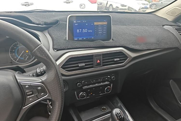 Used Dongfeng Fengon S560 2018 1.8L Manual Urban Model 7 Seats Center Console