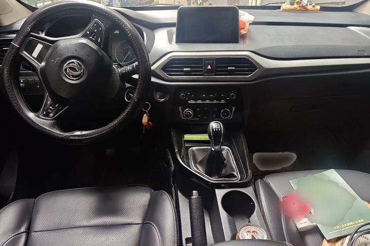 Used Dongfeng Fengon S560 2018 1.8L Manual Elite 7-Seater Center Console