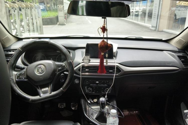Used Dongfeng Fengon S560 2018 1.8L Manual Comfort 7-Seater Center Console