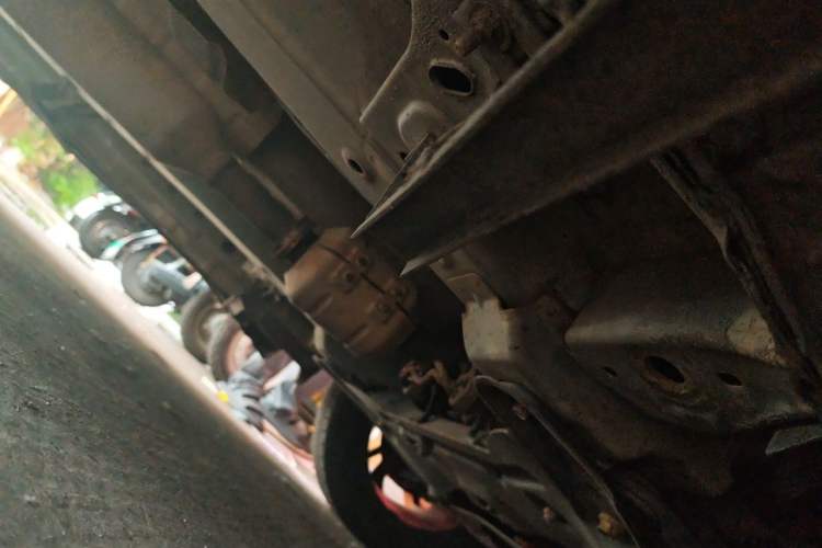 Used Dongfeng Fengon S560 2018 1.8L Manual Comfort 7-Seater Chassis Front Right