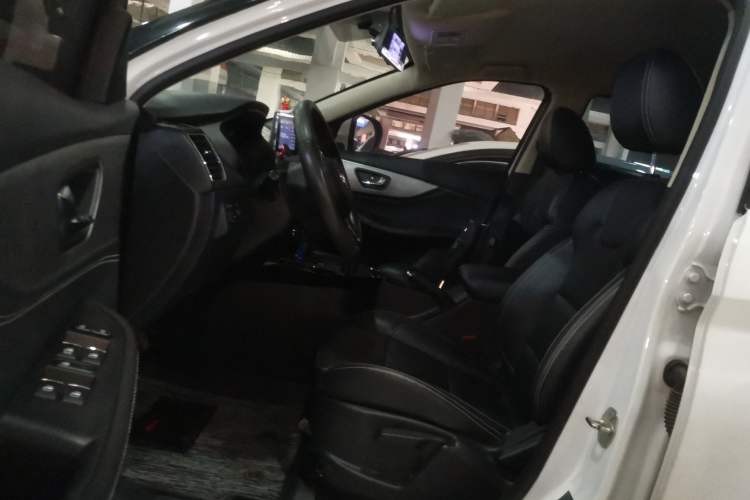 Used Dongfeng Fengon S560 2018 1.8L Manual Urban Model 7 Seats Driver Seat