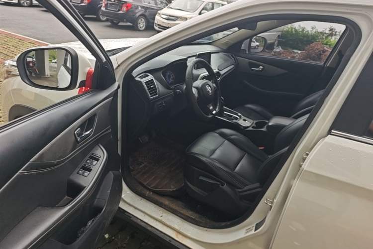 Used Dongfeng Fengon S560 2018 1.8L CVT Elite Model 7 Seats Driver Seat