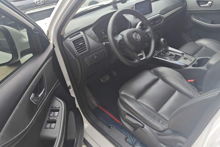 Used Dongfeng Fengon S560 2018 1.8L CVT Elite Model 7 Seats Driver Seat