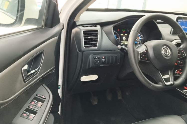 Used Dongfeng Fengon S560 2018 1.8L Manual Urban Model 7 Seats Driver Seat
