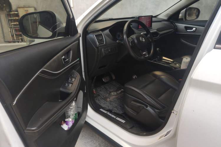 Used Dongfeng Fengon S560 2018 1.8L CVT Elite Model 7 Seats Driver Seat