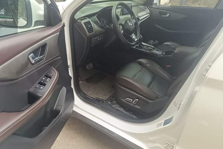 Used Dongfeng Fengon S560 2018 1.8L CVT Smart Connect 7-Seater Driver Seat