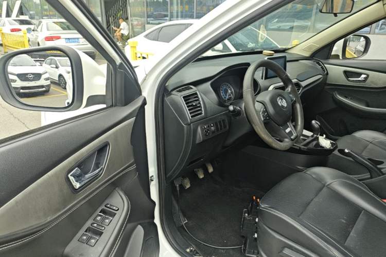 Used Dongfeng Fengon S560 2018 1.8L Manual Urban Model 7 Seats Driver Seat