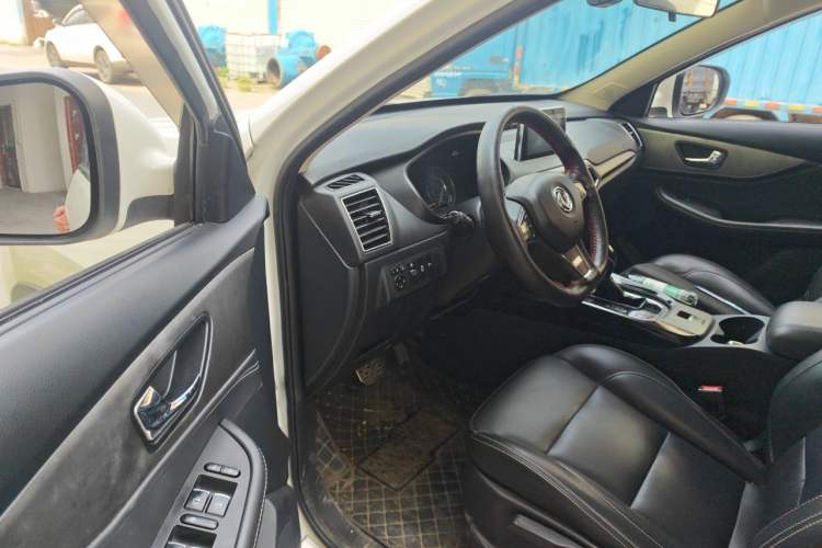 Used Dongfeng Fengon S560 2018 Upgraded Model 1.8L CVT Smart Connect 7-Seater Driver Seat
