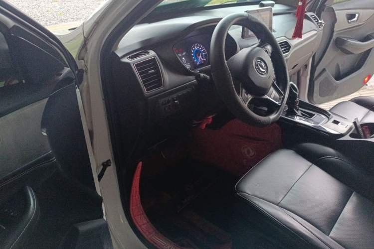 Used Dongfeng Fengon S560 2018 1.8L CVT Elite Model 7 Seats Driver Seat