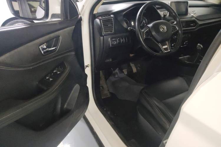 Used Dongfeng Fengon S560 2018 1.8L Manual Elite 7-Seater Driver Seat