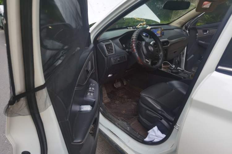 Used Dongfeng Fengon S560 2018 1.8L CVT Elite Model 7 Seats Driver Seat