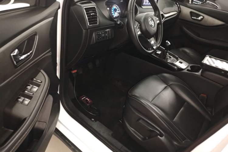 Used Dongfeng Fengon S560 2018 1.8L Manual Luxury 7-Seater Driver Seat