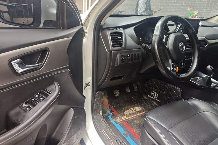 Used Dongfeng Fengon S560 2018 1.8L Manual Elite 7-Seater Driver Seat