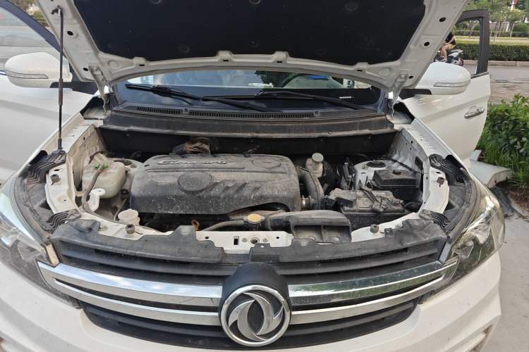 Used Dongfeng Fengon S560 2018 1.8L CVT Elite Model 7 Seats Engine Bay