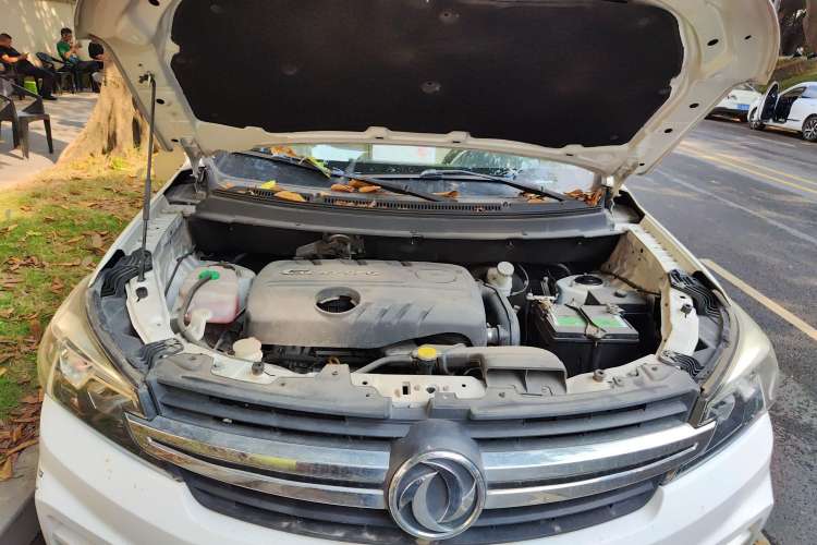 Used Dongfeng Fengon S560 2018 1.8L CVT Elite Model 7 Seats Engine Bay