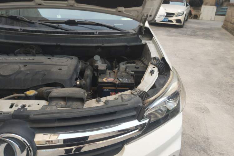 Used Dongfeng Fengon S560 2018 1.8L CVT Elite Model 7 Seats Engine Bay Left