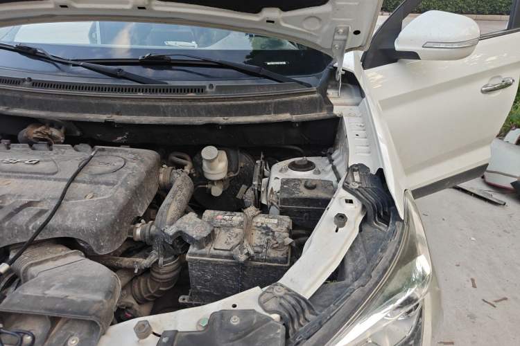 Used Dongfeng Fengon S560 2018 1.8L CVT Elite Model 7 Seats Engine Bay Left