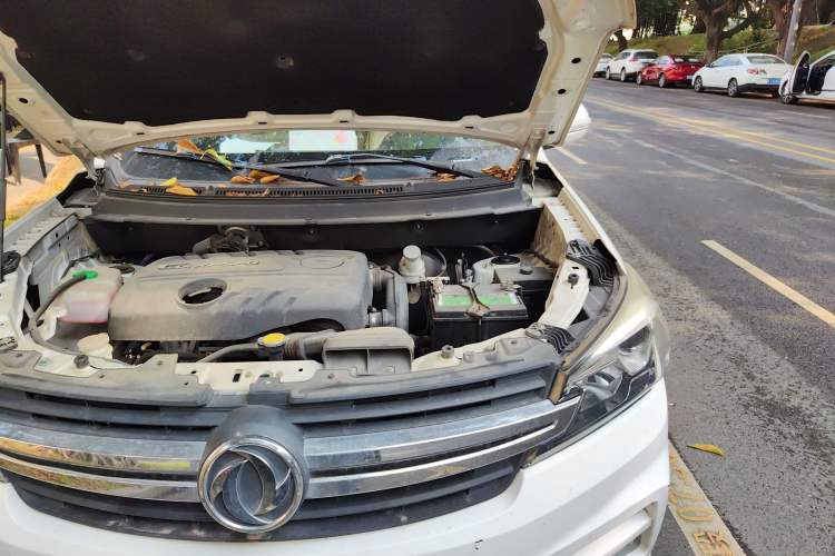 Used Dongfeng Fengon S560 2018 1.8L CVT Elite Model 7 Seats Engine Bay Left