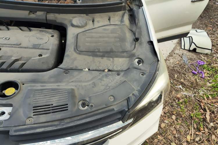 Used Dongfeng Fengon S560 2018 1.8L CVT Prestige Model Engine Bay Left