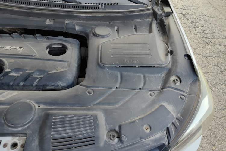 Used Dongfeng Fengon S560 2018 Upgraded Model 1.8L CVT Prestige 7-Seater Engine Bay Left