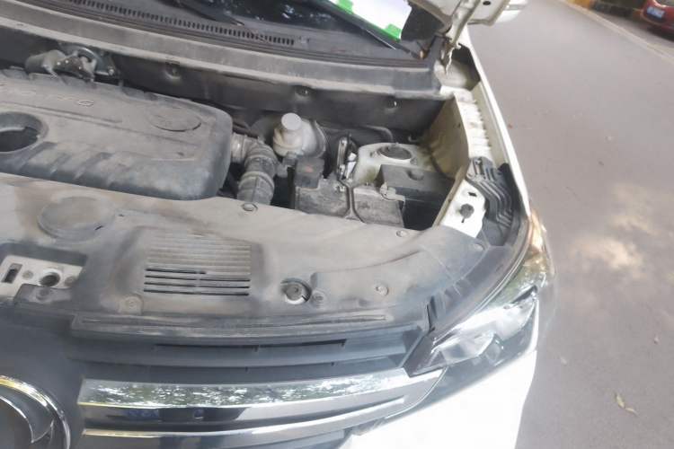 Used Dongfeng Fengon S560 2018 1.8L CVT Elite Model 7 Seats Engine Bay Left