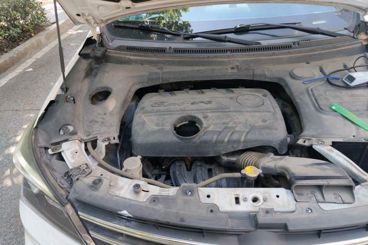 Used Dongfeng Fengon S560 2018 1.8L CVT Comfort Model 5 Seats Engine Bay Right