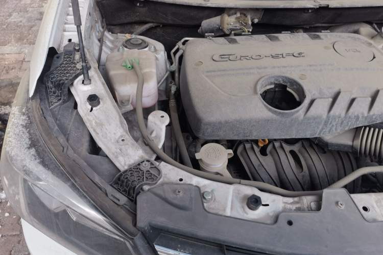 Used Dongfeng Fengon S560 2018 1.8L CVT Elite Model 5 Seats Engine Bay Right