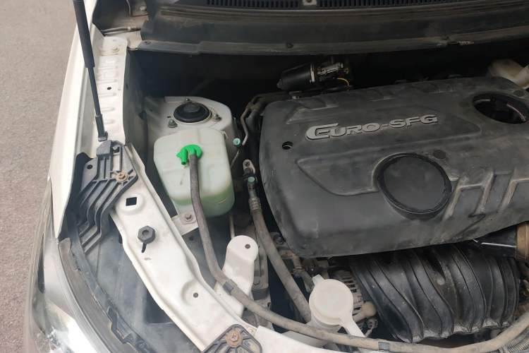 Used Dongfeng Fengon S560 2018 1.8L CVT Elite Model 7 Seats Engine Bay Right