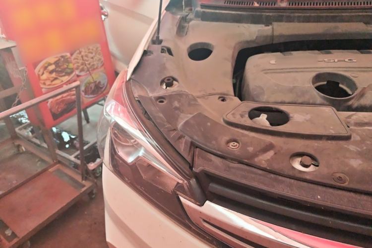 Used Dongfeng Fengon S560 2018 1.8L Manual Comfort 7-Seater Engine Bay Right