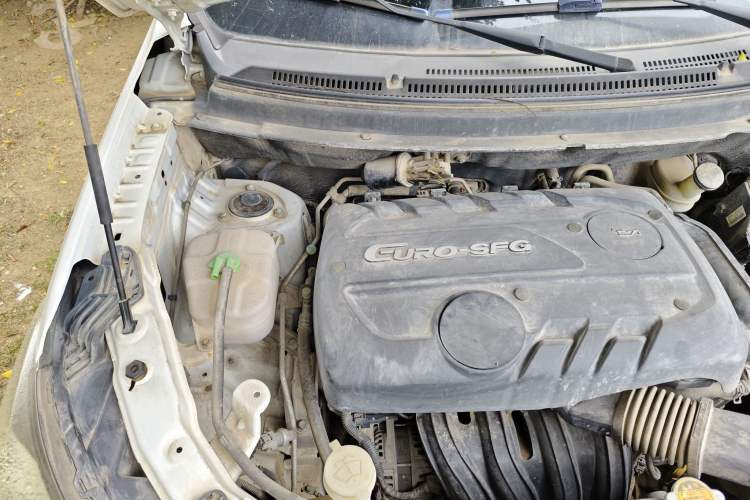 Used Dongfeng Fengon S560 2018 1.8L CVT Elite Model 7 Seats Engine Bay Right