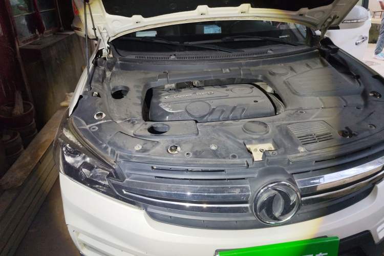 Used Dongfeng Fengon S560 2018 1.8L CVT Elite Model 7 Seats Engine Bay Right