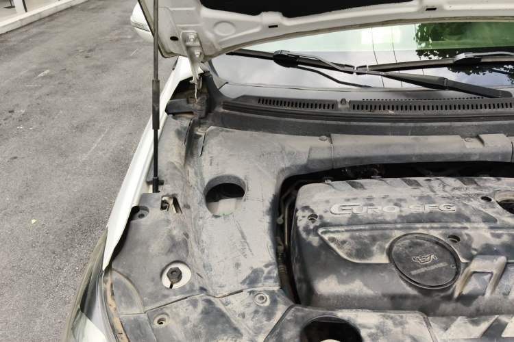 Used Dongfeng Fengon S560 2018 1.8L Manual Comfort 7-Seater Engine Bay Right