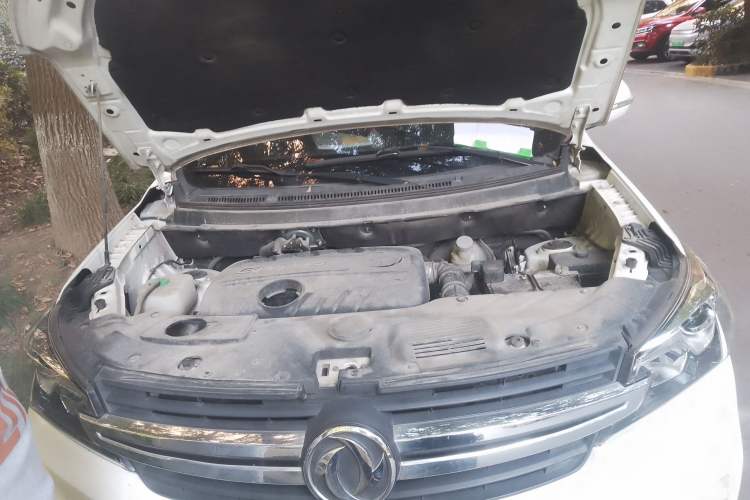 Used Dongfeng Fengon S560 2018 1.8L CVT Elite Model 7 Seats Engine Bay