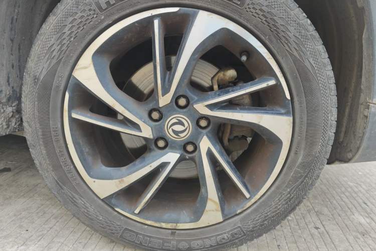 Used Dongfeng Fengon S560 2018 Upgraded Model 1.8L CVT Smart Connect 7-Seater Exterior 1