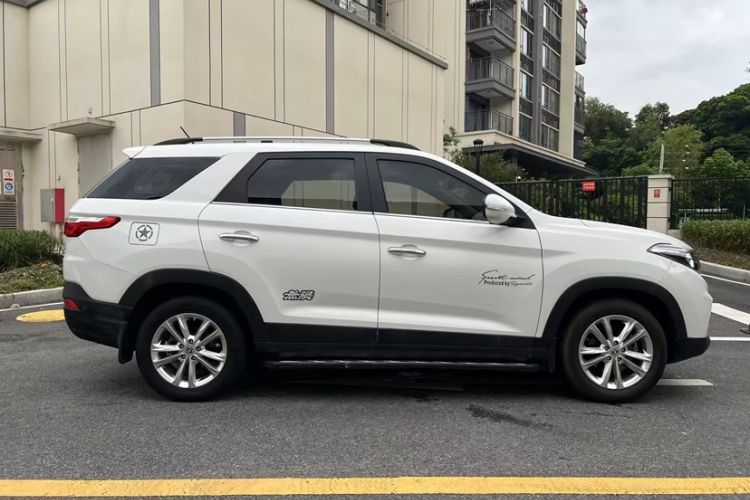 Used Dongfeng Fengon S560 2018 1.8L Manual Urban Model 7 Seats Exterior 2