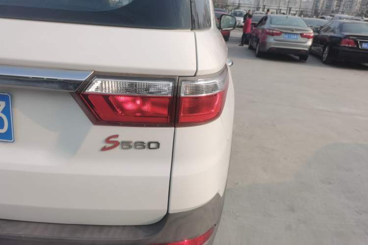 Used Dongfeng Fengon S560 2018 1.8L CVT Elite Model 7 Seats Exterior 3