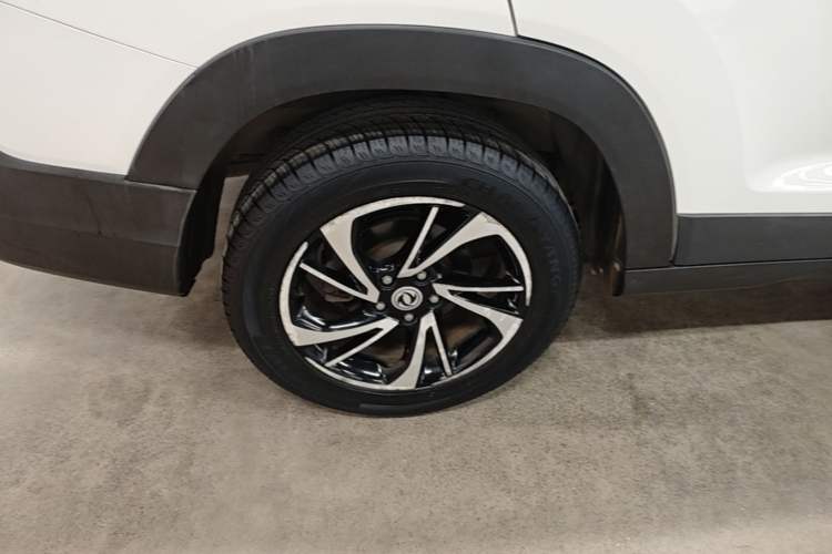 Used Dongfeng Fengon S560 2018 1.8L Manual Comfort 7-Seater Exterior 5