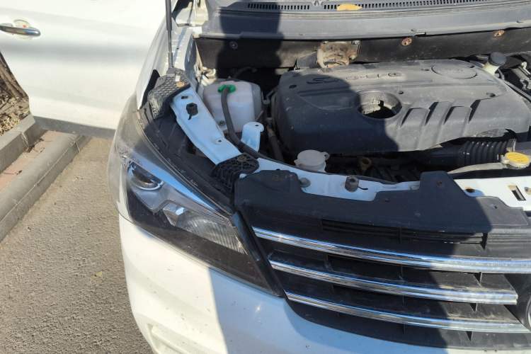 Used Dongfeng Fengon S560 2018 1.8L Manual Urban Model 5 Seats Exterior 6