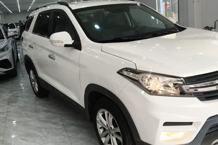Used Dongfeng Fengon S560 2018 1.8L Manual Urban Model 7 Seats Front Right 45 Deg