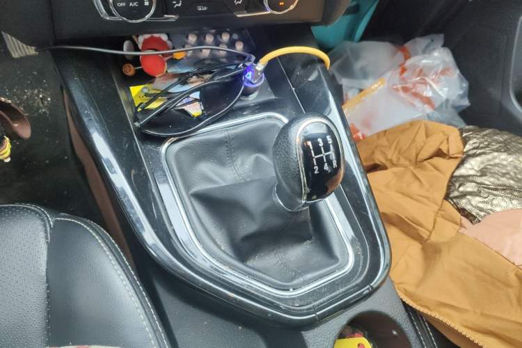 Used Dongfeng Fengon S560 2018 1.8L Manual Urban Model 7 Seats Gear Lever