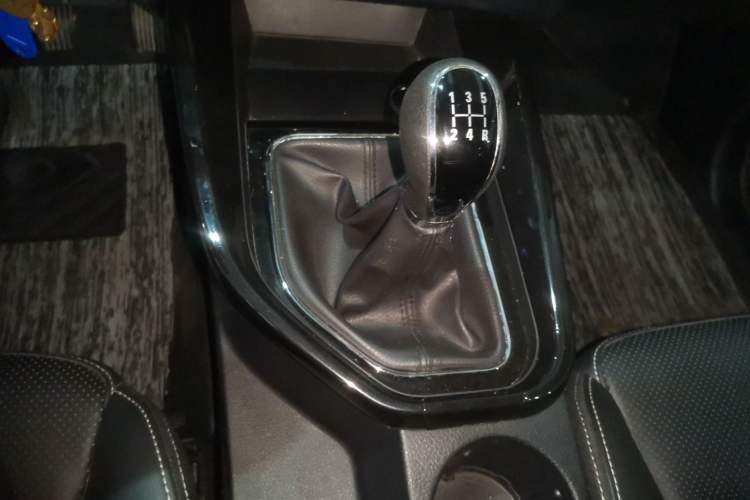 Used Dongfeng Fengon S560 2018 1.8L Manual Urban Model 7 Seats Gear Lever