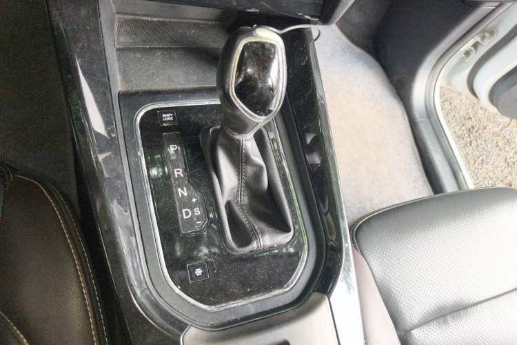 Used Dongfeng Fengon S560 2018 1.8L CVT Comfort Model 7 Seats Gear Lever
