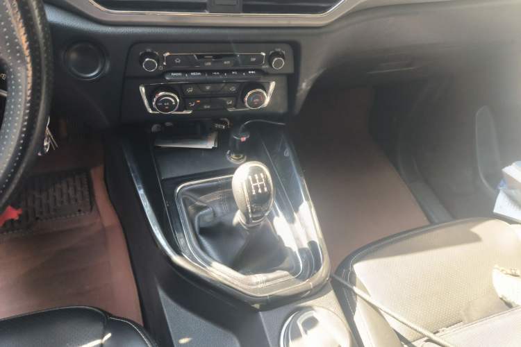 Used Dongfeng Fengon S560 2018 1.8L Manual Urban Model 7 Seats Gear Lever