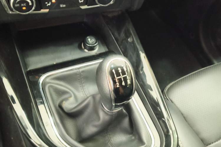 Used Dongfeng Fengon S560 2018 1.8L Manual Urban Model 7 Seats Gear Lever
